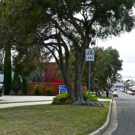 Inverloch Central Motor Inn Exterior photo