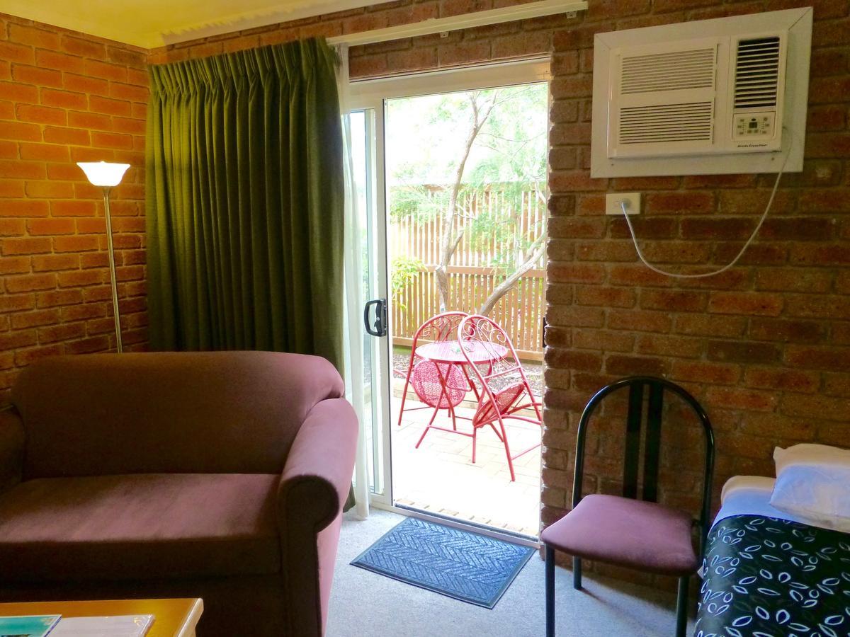 Inverloch Central Motor Inn Exterior photo